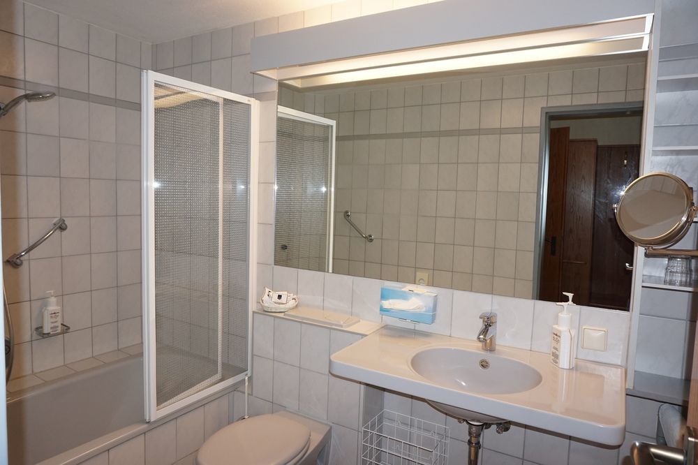 Hotel-Restaurant Vier Linden Stade Extérieur photo