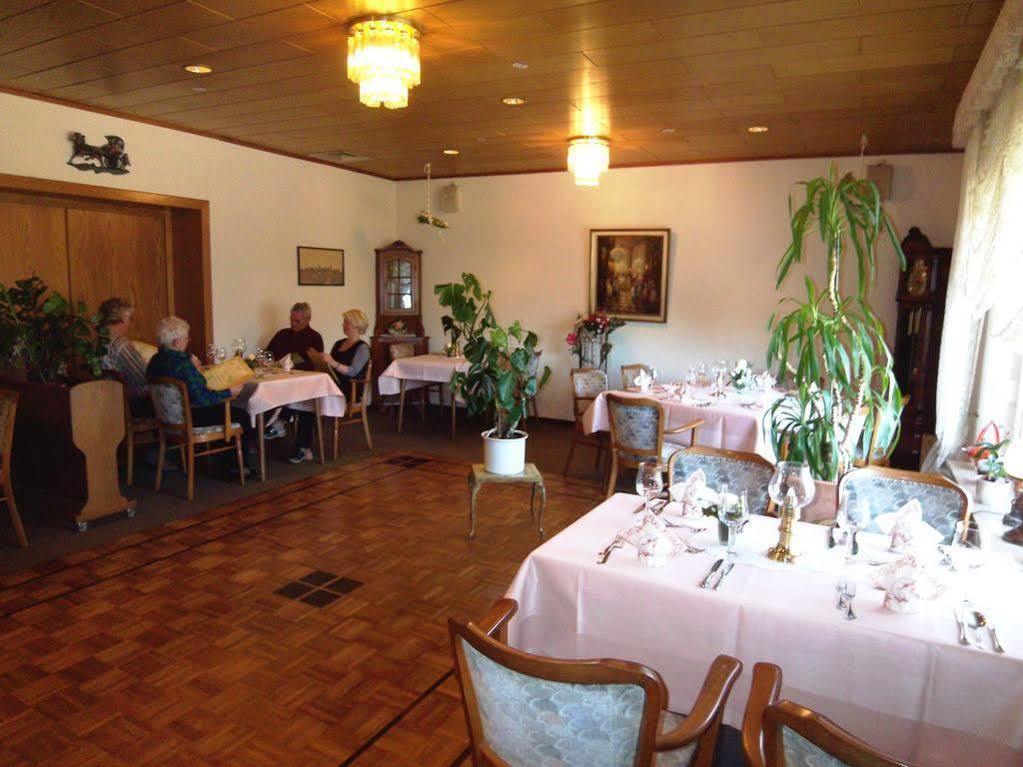 Hotel-Restaurant Vier Linden Stade Extérieur photo