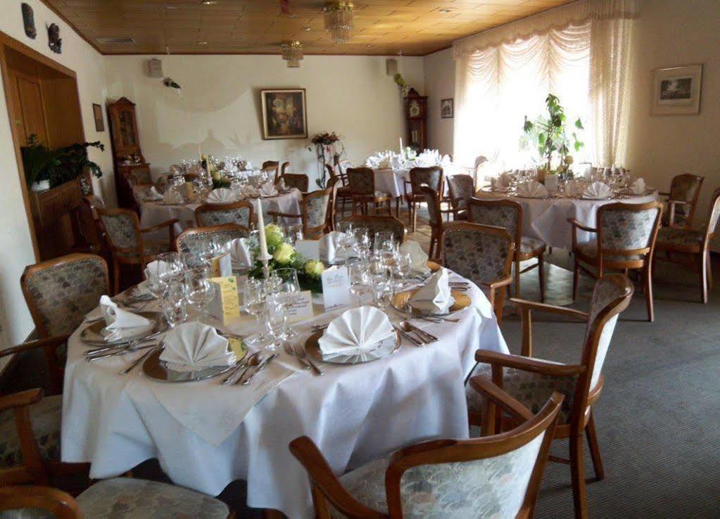 Hotel-Restaurant Vier Linden Stade Extérieur photo